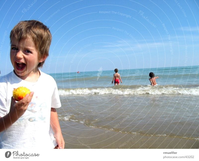 Fun in the Sun Freude Erholung Freizeit & Hobby Ferien & Urlaub & Reisen Strand Meer Kind Junge 3 Mensch 3-8 Jahre Kindheit Wasser klein Italien Sandstrand