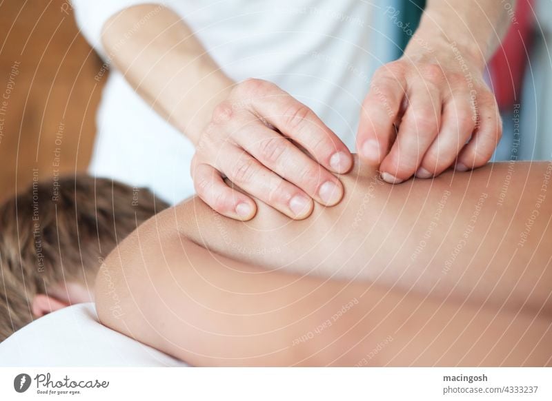 Heilende Hände Massage Therapie Physiotherapie Physiotherapeut Physiotherapeutin Heilung Linderung Gesundheit Behandlung Erholung Therapeut Wellness