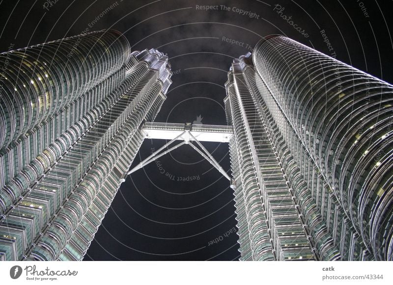 Petronas Twin Towers @ night Erfolg Unternehmen Kuala Lumpur Malaysia Asien Hochhaus Bankgebäude Brücke Turm Tor Bauwerk Gebäude Architektur Fassade