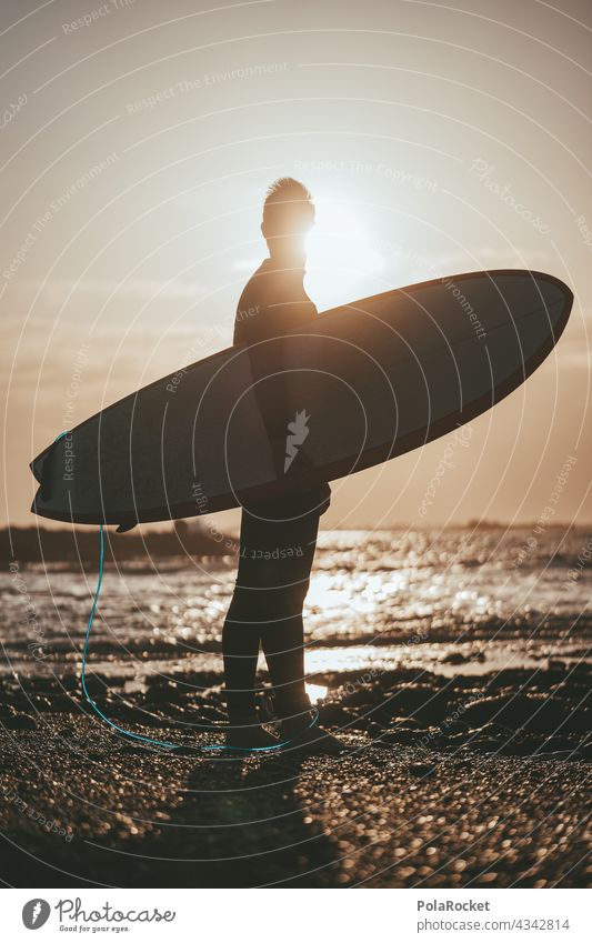 #AS# Surfer vor Surfen Surfbrett Surfschule Surfers Paradise Board Fuerteventura Kanarische Inseln Wassersport Extremsport Meer Wellen Strand Küste Sport