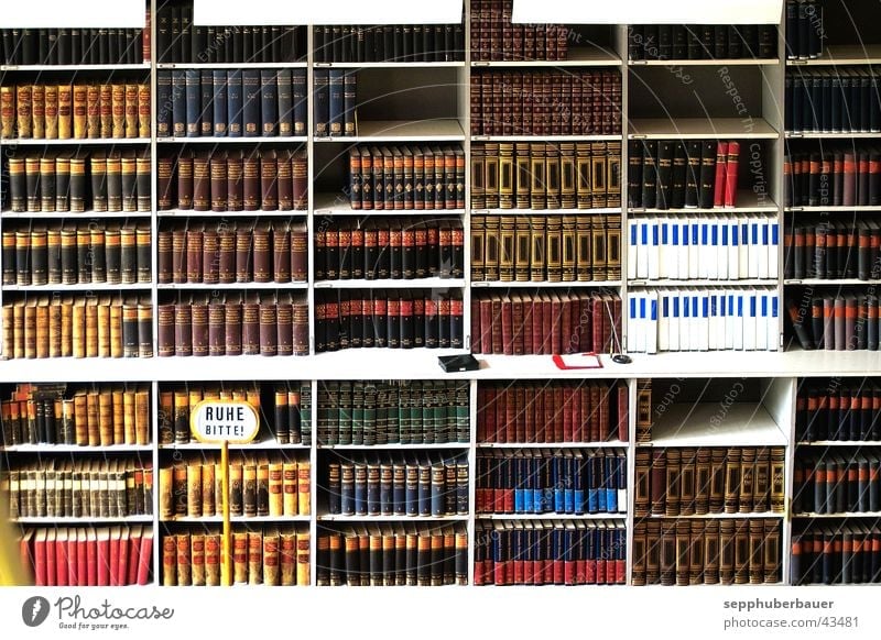 bitte ruhe schild links unten Buch Bibliothek Bücherregal Architektur Sammelband Bitte Ruhe Bücherboard