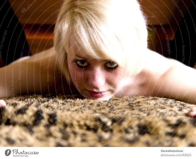 i want you blond nackt Leopard Bett Frau Blick Decke Auf dem Bauch Aufregent