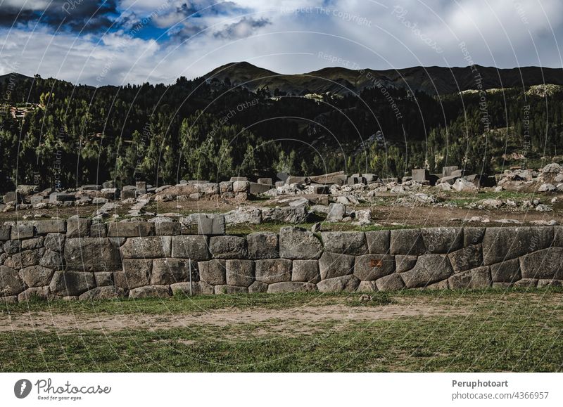 Mauern der archäologischen Stätte Sacsayhuaman bei Sonnenuntergang, Cusco, Peru cusco Denkmal alt Peruaner Ruine heilig sacsahuaman sacsahuayman saksawaman