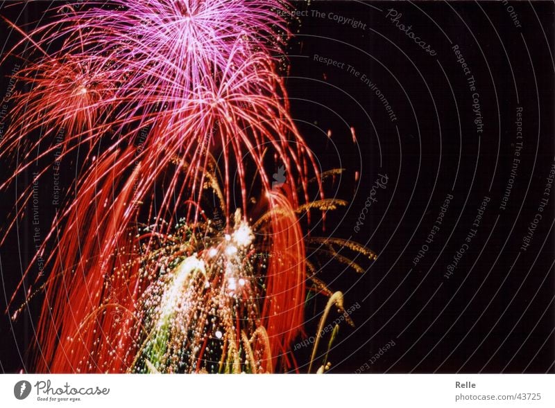 Knall Peng Puff Explosion Licht Bordell mehrfarbig dunkel Silvester u. Neujahr Langzeitbelichtung Feuerwerk Himmel