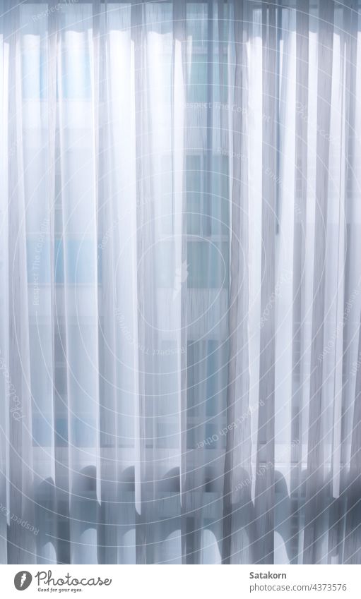 Licht von der Rückseite eines dünnen weißen Vorhangs Gardine Fenster heimwärts Design abstrakt Hintergrund Sauberkeit Material Raum durch Haus Muster