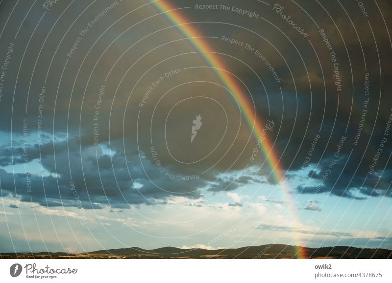 Biegung Regenbogen Farbfoto Dämmerung Außenaufnahme Lichterscheinung Sonnenlicht Wolkenhimmel Horizont Idylle Hoffnung Wetterumschwung Wandel & Veränderung