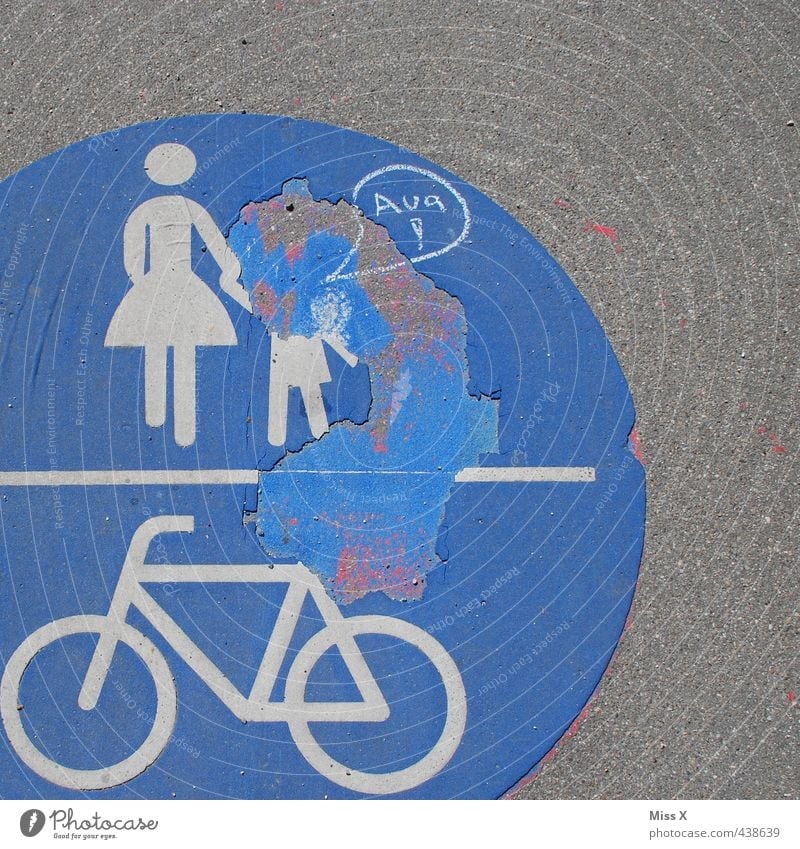 Das Aua Mensch Kind Frau Erwachsene Eltern Mutter 2 Verkehr Verkehrswege Straße Schilder & Markierungen Hinweisschild Warnschild Verkehrszeichen gehen lustig