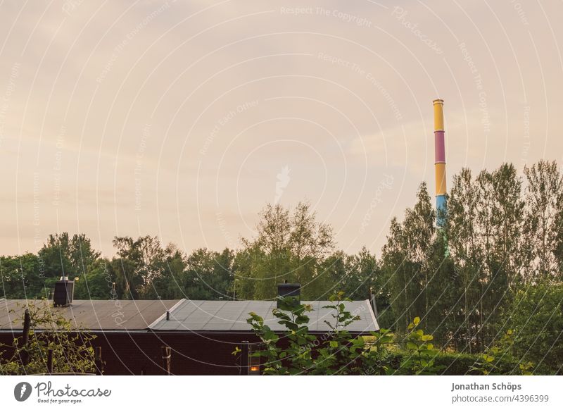 Schornstein vom Heizkraftwerk Chemnitz Nord mit fossilen Brennstoffen Heizkraftwerk Nord langer Lulatsch Luftverschmutzung Kohlekraftwerk Klima CO2-Ausstoß