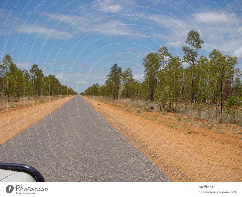 long long long long road Australien Outback Einsamkeit leer geradeaus Verkehr Linie Straße trist