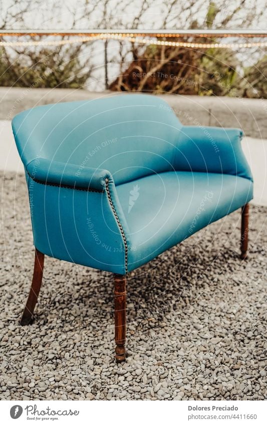 Bild eines blauen Vintage-Sessels Zubehör Appartement Architektur Hintergrund schön Bank Stuhl Stuhl-Set Kaffeetisch Komfort Zeitgenosse Liege gemütlich Dekor
