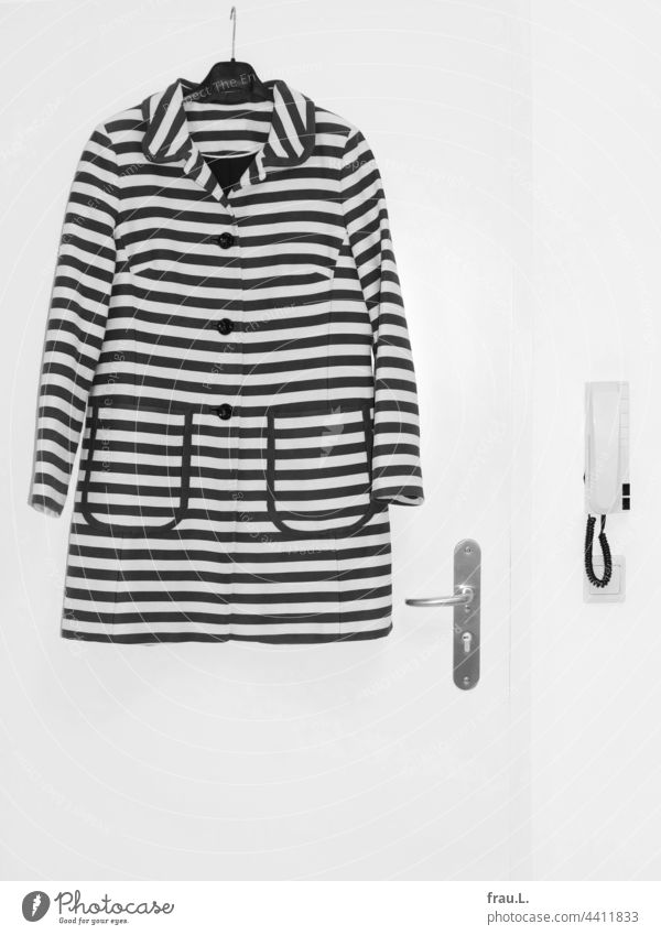 Gestreift Mantel Sommermantel Wand Mode Bekleidung Tür Gegensprechanlage Lichtschalter