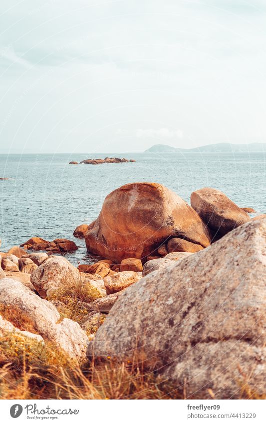 Landschaft an einer Mittelmeerküste MEER Meereslandschaft Steine Granit Horizont Textfreiraum niemand Strand Felsen malerisch Tag Klippe Natur Wasser