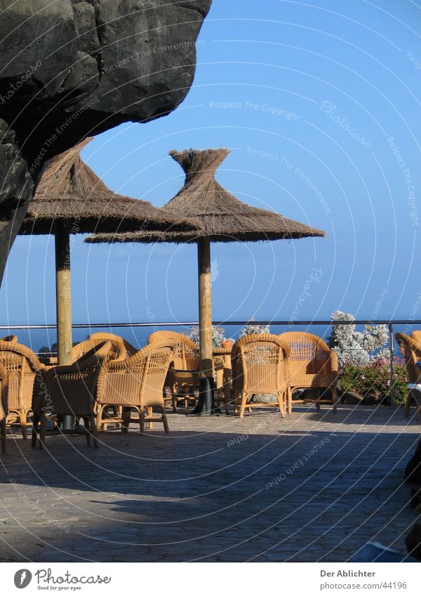 Kanarische Poolbar Bar Fuerteventura Ambar Esquinzo Meer Hotel Sonnenschirm Riet Schwimmbad Europa Stein sitzen Schatten