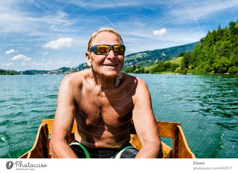 Rentner beim Rudern auf dem Schliersee Lifestyle Ferien & Urlaub & Reisen Ausflug Sommerurlaub Fahrradfahren maskulin Männlicher Senior Mann 1 Mensch