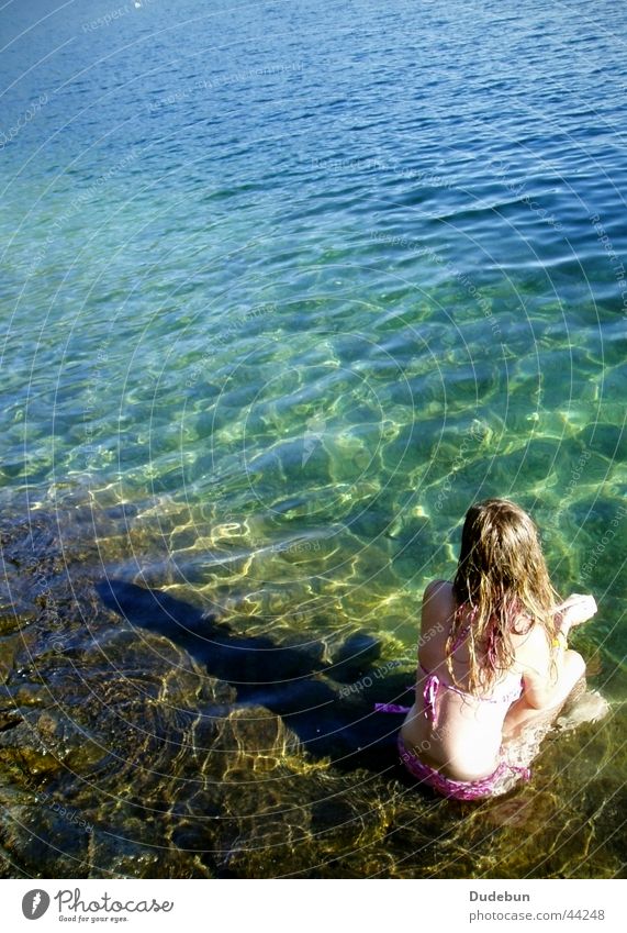 der Bergsee Mädchen Sommer Bikini blond feminin See Wasser Frau Landschaft dudebun photocase swimming lake Kanada British Columbia clear sunny Erholung happy