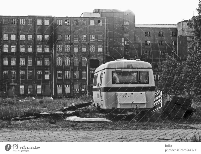Camping Wohnung Haus Ruine Architektur Wohnmobil Wohnwagen alt Armut dreckig retro Einsamkeit Niederlande Niederländer Schrott ausgemustert old-school Ghetto