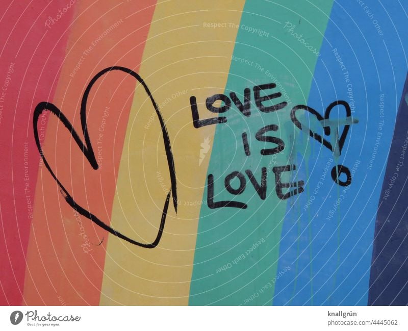 Love ist love! Liebe Regenbogenfarben Herz Gefühle Liebeserklärung Graffiti Romantik Liebesbekundung Wand Liebesgruß farbig Streifen Ausrufezeichen