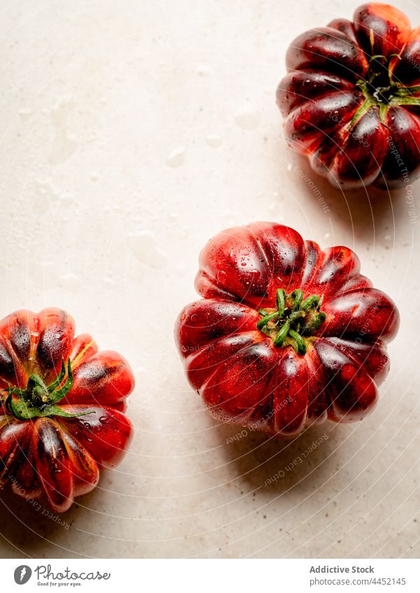 Nahaufnahme von mehreren roten Tomaten roh frisch Gemüse reif Hintergrund Lebensmittel Vegetarier Bestandteil organisch Gesundheit Menschengruppe natürlich