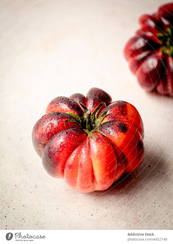 Nahaufnahme von mehreren roten Tomaten roh frisch Gemüse reif Hintergrund Lebensmittel Vegetarier Bestandteil organisch Gesundheit Menschengruppe natürlich