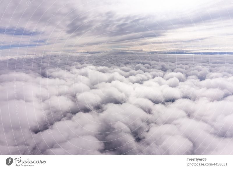 Leere Landschaft über den Wolken oben Wolkenlandschaft Höhe Textfreiraum traumhaft Natur Sonnenlicht hoch Atmosphäre natürlich Ansicht hell Touristik Tag Flug