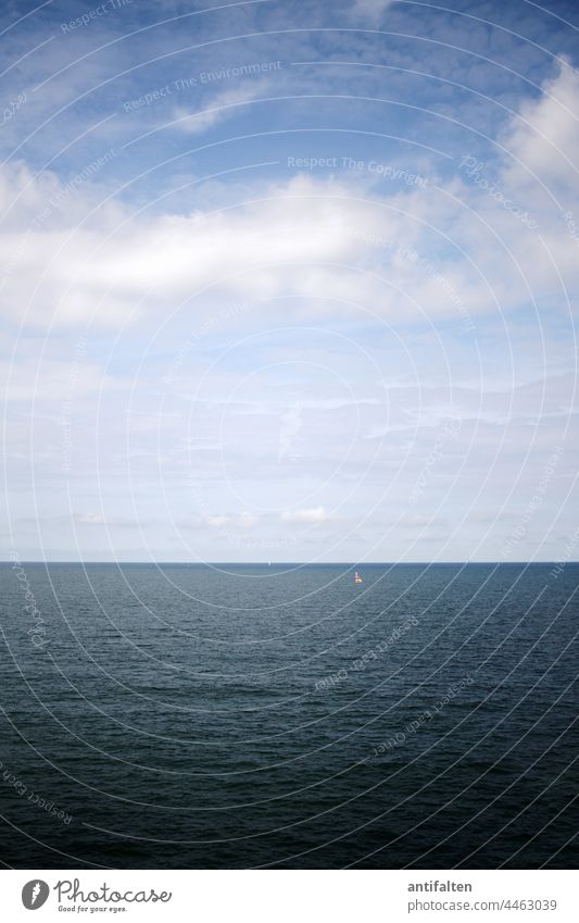 Allein auf weiter See Meer Nordsee Horizont Wasser Himmel blau Außenaufnahme Menschenleer Farbfoto Wellen Küste Natur Landschaft Strand Ferien & Urlaub & Reisen