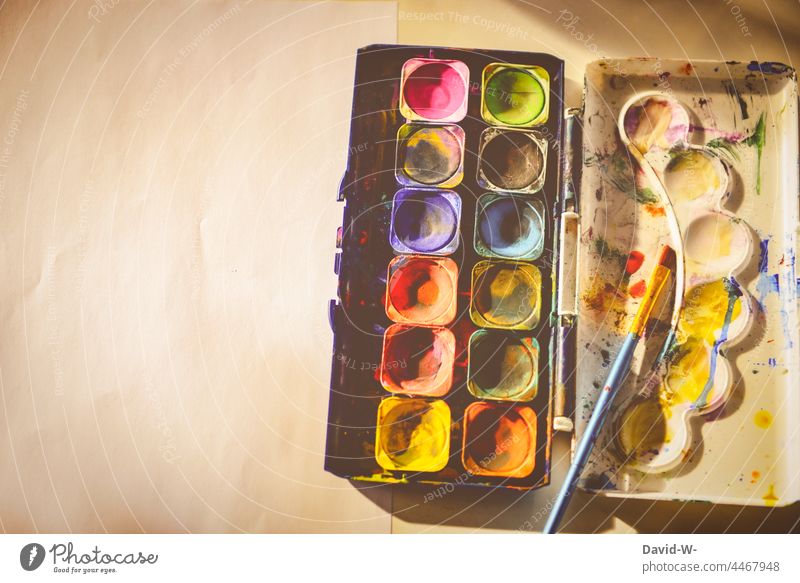 Wasserfarbkasten - kreativität ,  bunte Farben und Platzhalter Kreativität Kunst Künstlerisch farbenfroh Farbenwelt hobby malen Wasserfarbe Pinsel