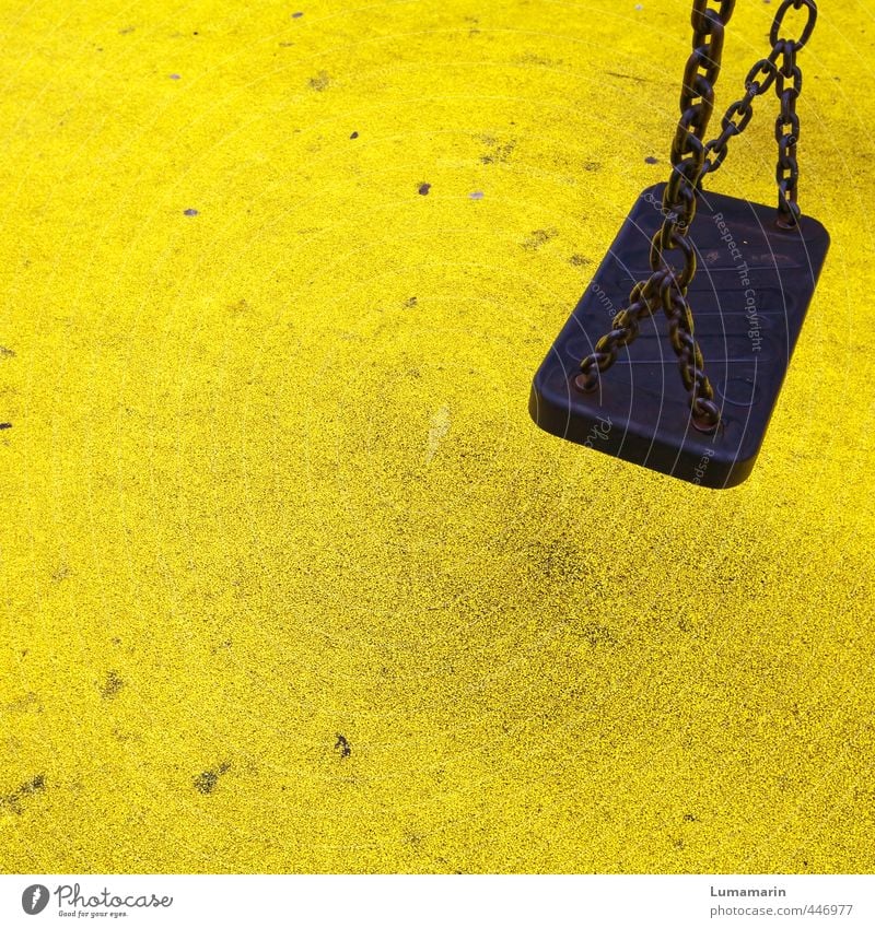 up & down Spielen Schaukel dreckig gelb schwarz Farbe Freizeit & Hobby Freude Kindheit Pause stagnierend Wandel & Veränderung Sitz Schwung Menschenleer frei