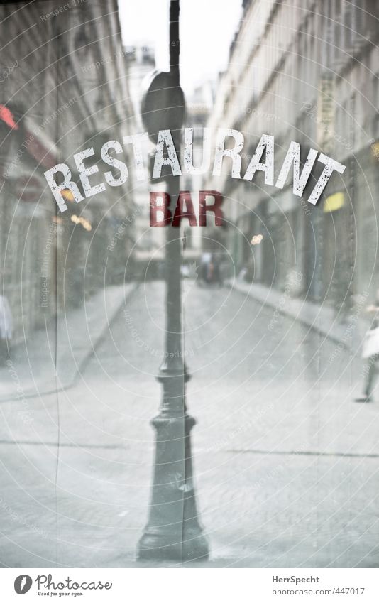 Reflektion Ferien & Urlaub & Reisen Restaurant Bar Cocktailbar Paris Frankreich Stadt Altstadt Haus Gebäude braun grau Laternenpfahl Fußgänger Straße