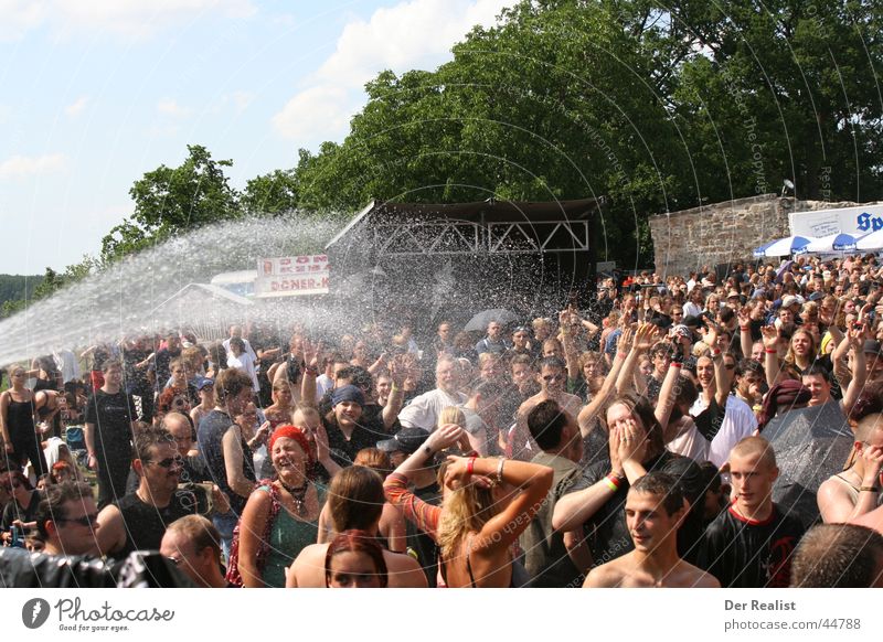 Wasser Marsch! Abenberg Physik heiß kalt Kühlung Menschengruppe Musikfestival Durst Wärme