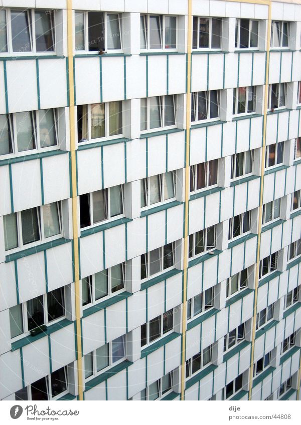 Studentenwohnheim Wohnheim Raum Chemnitz Fenster Aussicht weiß Wohnung Haus Renoviert Architektur Häusliches Leben Studium