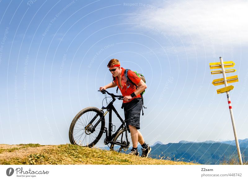 Ankunft Lifestyle Ferien & Urlaub & Reisen Fahrradtour Sommerurlaub Berge u. Gebirge Sport Fahrradfahren Junger Mann Jugendliche 1 Mensch 18-30 Jahre Erwachsene