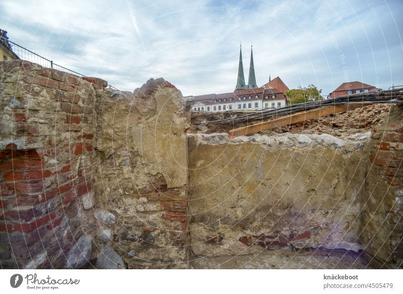 ausgrabungen berlin mitte Archäologie historisch Denkmal Ruine Kultur Berlin alt Keller Ausgrabung Zentrum freilegen