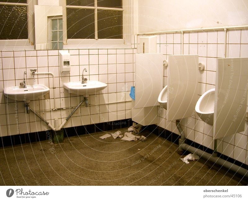 TOILETTENGEFLÜSTER urinieren dreckig igitt obskur Toilette Pissbecken Sauberkeit