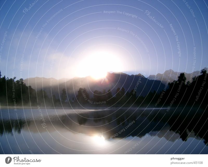 Lake Matheson Nebel See Reflexion & Spiegelung ruhig Sonnenaufgang Morgen