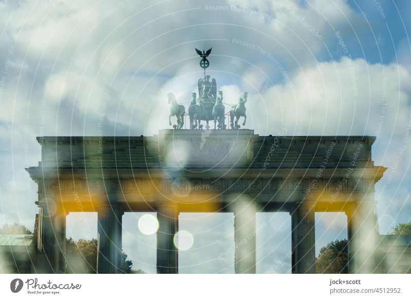 irgendwie anders am Brandenburger Tor Wahrzeichen Doppelbelichtung Reaktionen u. Effekte Silhouette Einigkeit Berlin-Mitte Sehenswürdigkeit Himmel Wolken
