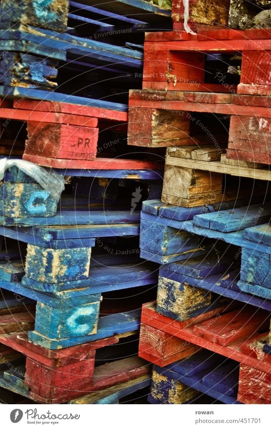 paletten Paletten blau rot Holz Stapel Güterverkehr & Logistik Verpackung Farbe Warenlager Lager Farbfoto