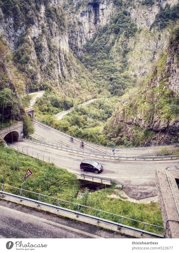 Radfahrer:innen auf dem San Boldo Pass, Südtirol, Italien Radfahrt Radcamp Radrace Rennrad Radrennen Fahrrad Fahrt Sport Fahrradfahren Freizeit & Hobby