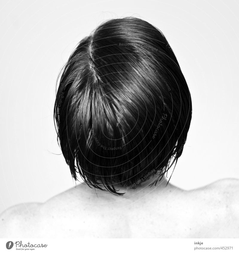Kopf Stil schön Körperpflege Haare & Frisuren Frau Erwachsene Leben 1 Mensch 30-45 Jahre schwarzhaarig kurzhaarig Scheitel Blick stehen nackt nass weiß