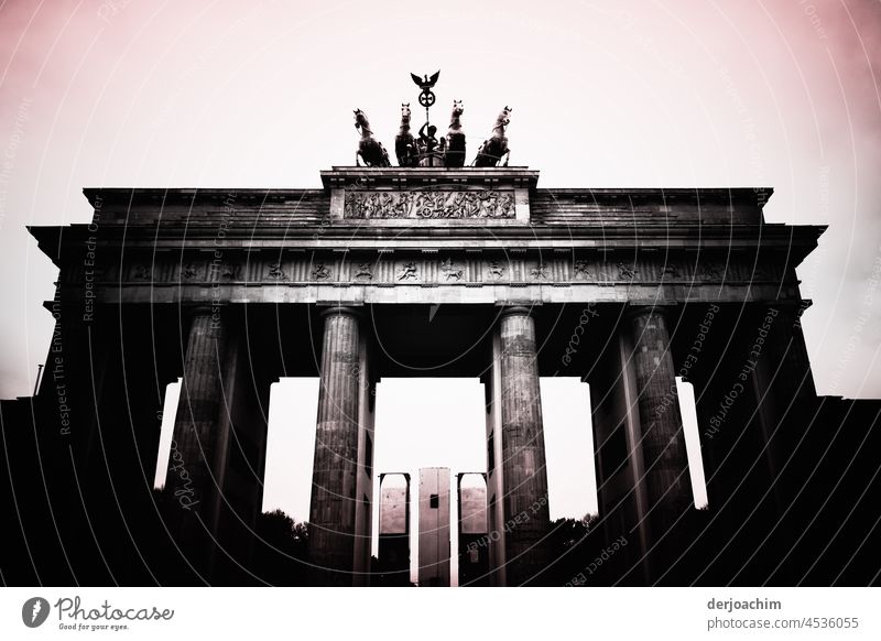 Das Wahrzeichen von Berlin : Brandenburger Tor Architektur Hauptstadt Berlin-Mitte Deutschland Tourismus Sehenswürdigkeit Stadtzentrum Städtereise Sightseeing