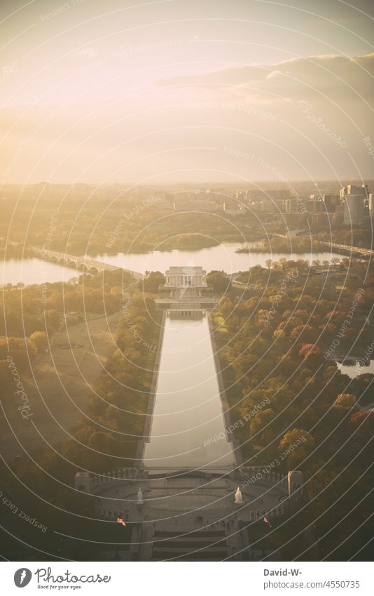 Amerika - Luftaufnahme mit Blick aufs Lincoln Memorial in Washington Sonnenlicht Sonnenuntergang USA Denkmal Wahrzeichen Ferien & Urlaub & Reisen
