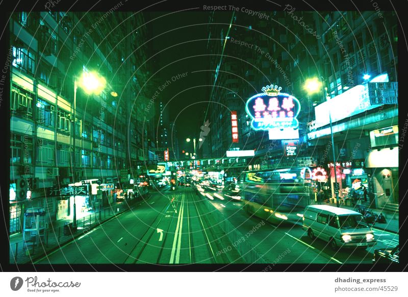 Grünes Licht Nacht Neonlicht Verkehr China Hongkong Architektur Bewegung Straße Stadt geschlossen Geruch