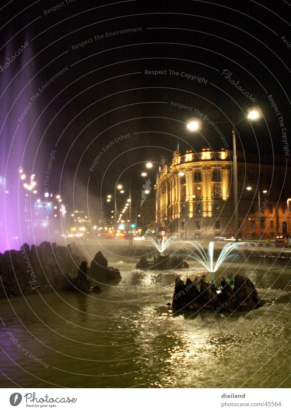 Wien bei Nacht Wiener Ringstraße Brunnen Licht Architektur Wasser Farbe