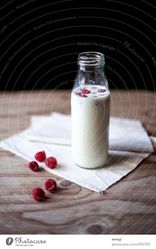 Himbeermilch Lebensmittel Milcherzeugnisse Frucht Ernährung Bioprodukte Vegetarische Ernährung Diät Getränk Flasche Gesundheit lecker Himbeeren Farbfoto