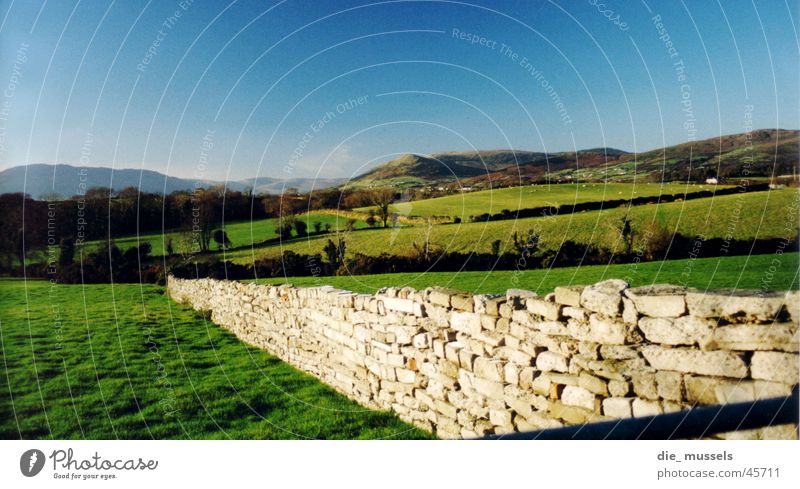 irische mauer Mauer Wiese grün Hügel Horizont Landschaft Natur Berge u. Gebirge Republik Irland