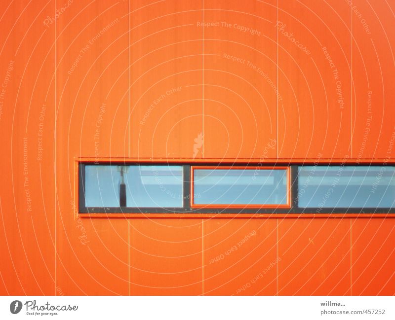 Vom Prinzip der Geradlinigkeit. grafisch Haus Architektur Fassade Fenster eckig rot Linie gerade Moderne Architektur Textfreiraum oben Textfreiraum unten