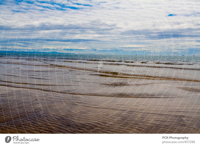 Meeresfrische Sand Wasser Himmel Wolken Horizont Sommer Wetter Wellen Küste Strand Menschenleer Ferne Wellengang Wasseroberfläche Italien Farbfoto Außenaufnahme