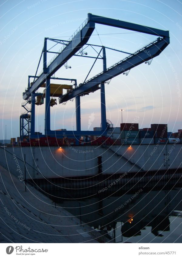 propaganda Kran Spedition Ladung Abend Industrie Container Schaltpult Hafen Güterverkehr & Logistik Abenddämmerung