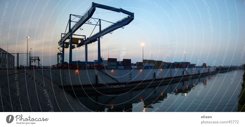 propaganda Kran Spedition Ladung Abend Panorama (Aussicht) Industrie Container Schaltpult Hafen Güterverkehr & Logistik Abenddämmerung groß