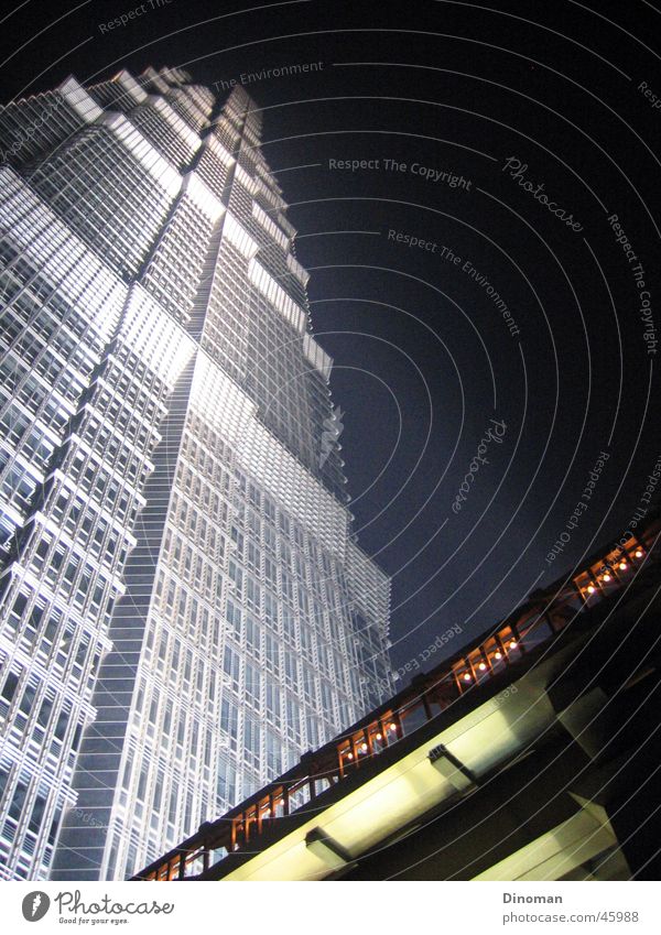 Jin Mao Tower, Shanghai Stadt China Nacht Nachthimmel Pu Dong Jin-Mao-Gebäude Grand Hyatt Hotel Hochhaus Außenaufnahme Scheinwerfer modern beeindurckend