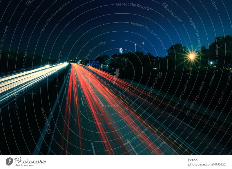 Hin und Zurück Himmel Nachthimmel Schönes Wetter Verkehr Verkehrswege Berufsverkehr Straßenverkehr Autofahren Autobahn Geschwindigkeit blau gelb rot schwarz